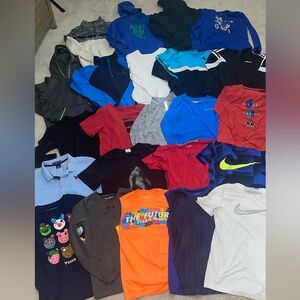 Youth boys 23 pieces short/long sleeves tops in excellent condition size 10-12